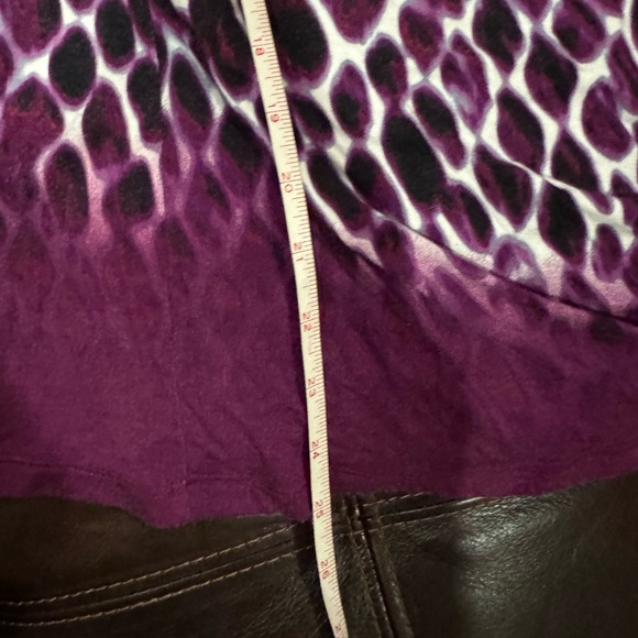 Calvin Klein Purple Patterned V-Neck Blouse size Large - Picture 8 of 8